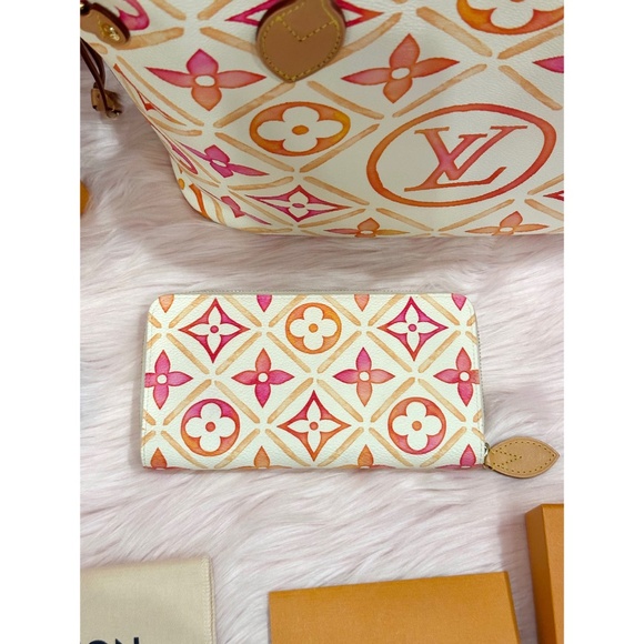 ***SOLD***🧡🤍🩷Louis Vuitton By The Pool Coral🩷🤍🧡 - Picture 12 of 16